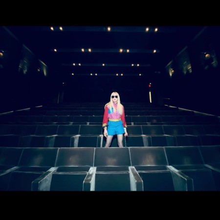 Мини-шорты и колготки в сетку: Мадонна в провокационном образе на премьере своего фильма Madame X Звезды,Новости о звездах