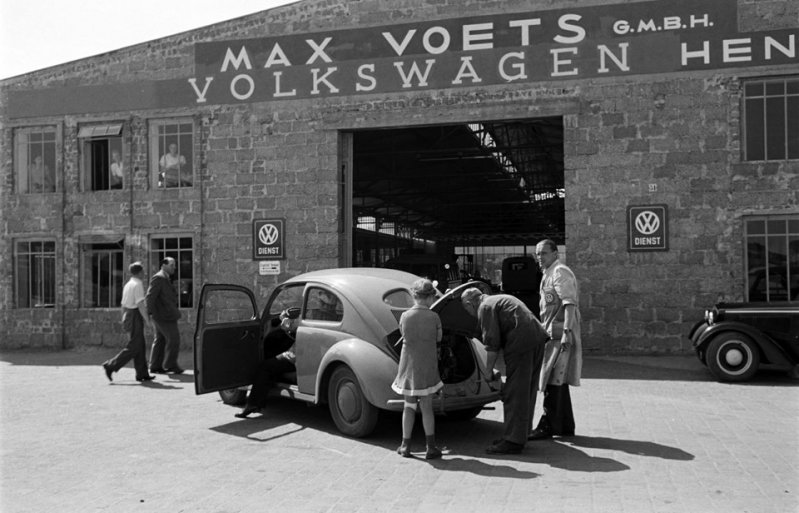 Завод Volkswagen в 1951 году volkswagen, завод, ретро фото