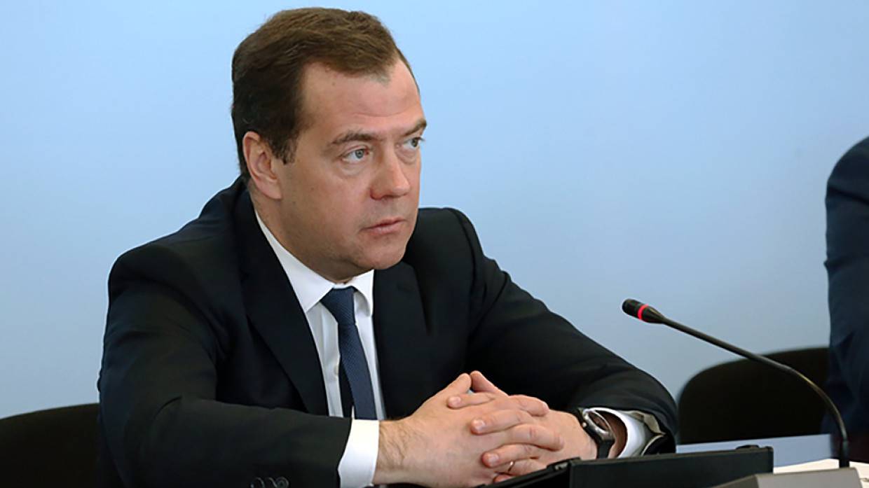 Медведев затосковал по допандемийным временам Общество