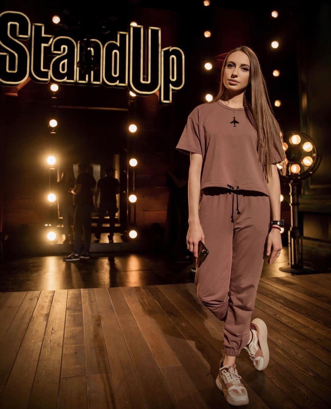 «Твое место на кухне»: звезда Stand Up Виктория Складчикова рассказала, почему развелась с мужем Антоном Слепцом Складчикова, стало, сказал, Слепец, будет, говорит, стала, давно, очень, Антон, хозяин, «БМВ», пельменной, просто, конечно, главный, сказать, спустя, измен, должна