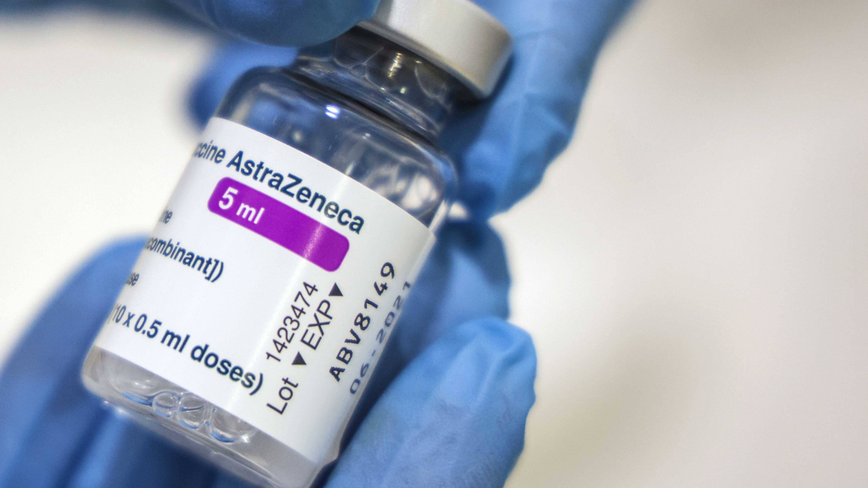 Ирландии рекомендовали приостановить вакцинацию AstraZeneca. События дня. ФАН-ТВ