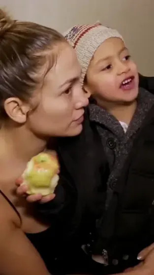 Дженнифер Лопес показала архивные кадры с близнецами Эммой и Максом в честь их 18-летия Дженнифер Лопес показала архивные кадры с близнецами Эммой и Максом в честь их 18-летия instagram (инстаграм),социальная сеть,бен аффлек,Дженнифер Лопес,Марк Энтони,Шон Комбс