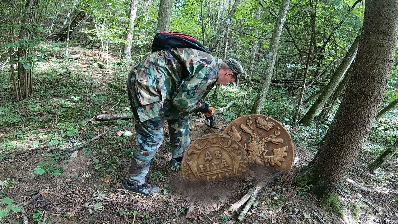 Тайник под старым пнем: денежный клад тянули втроем