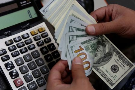 A money changer counts U.S. dollar banknotes at a currency exchange office in Diyarbakir, Turkey May 23, 2018. REUTERS/Sertac Kayar