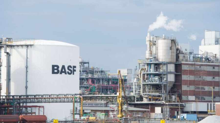 Газета WSJ: комплекс химзаводов BASF в Германии может остановиться из-за роста цен на газ