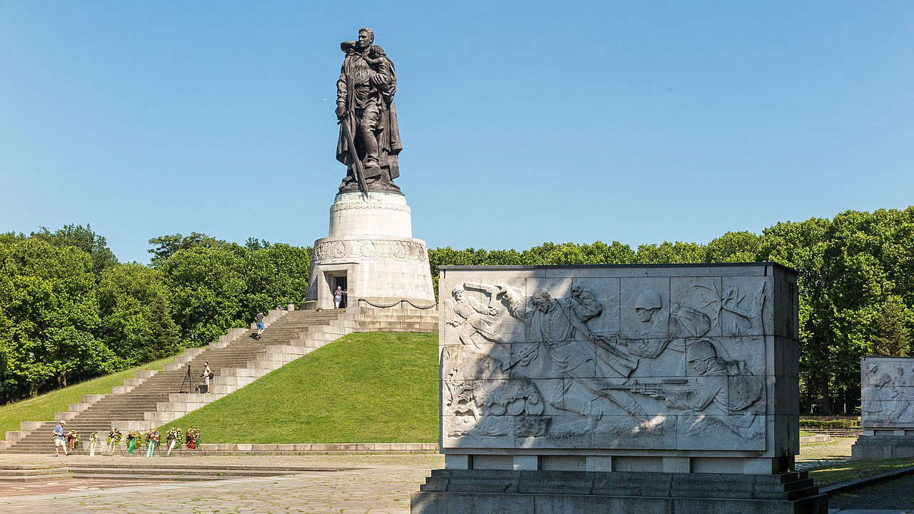 Разгромим фашистскую гадину: участник Парада 1945 года Петр Саган уверен в победе России на Украине Интервью,Общество