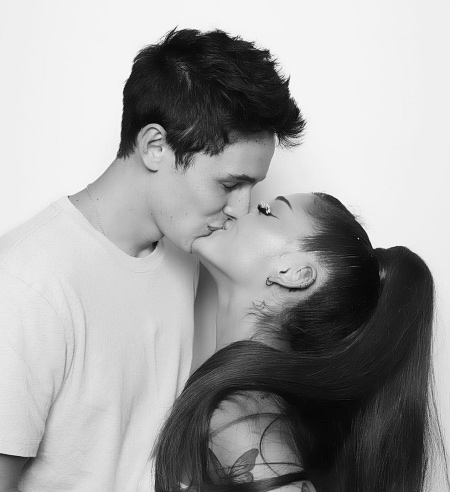 Ариана Гранде отметила день рождения в стиле хоррора "Солнцестояние" Звезды,Новости о звездах