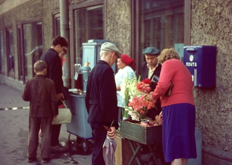 Продавцы цветов и газированной воды 60-е, СССР, ленинград, ностальгия, советский союз