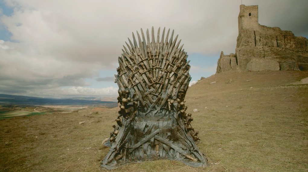 Фанаты «Игры престолов» ищут Железные троны, которые канал HBO надёжно спрятал в разных уголках мира кинозал