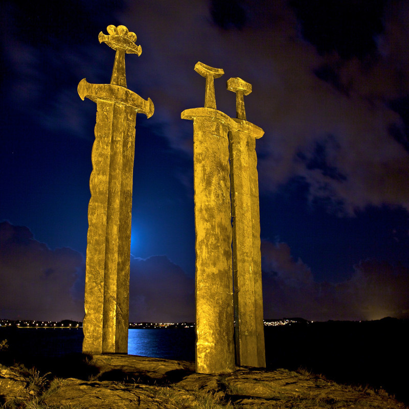 Монумент «Sverd i fjell» в Норвегии представляет собой три гигантских меча интераесное, факты, фото