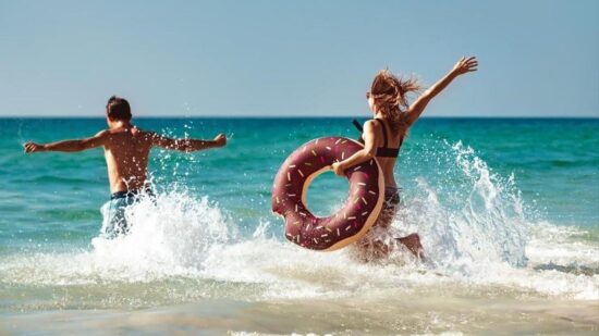 Симптомы появляются сразу: как не подхватить ротавирус в отпуске — 4 совета врача