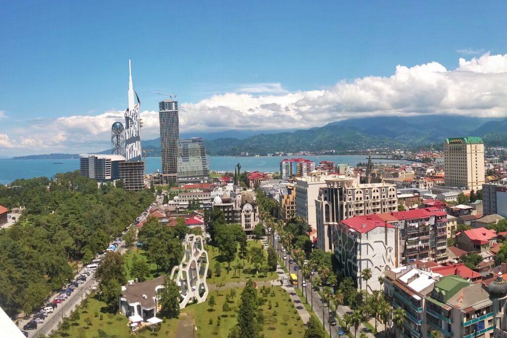 Рынок труда в Грузии: много желающих работать, но мало хороших вакансий