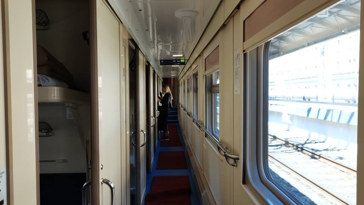 Первый с 2014 года пассажирский поезд выехал в Россию из Луганска