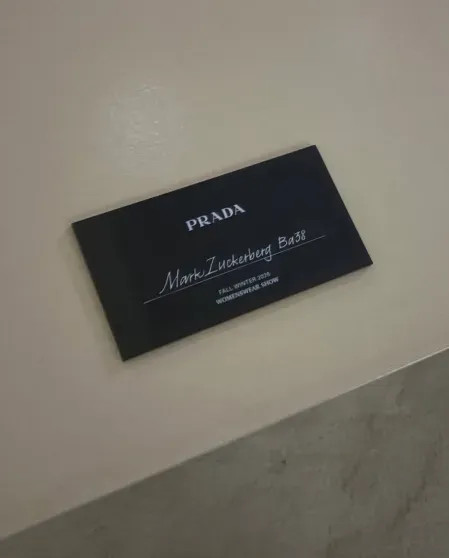 Миллиардер Марк Цукерберг и его жена Присцилла посетили показ Prada в Милане Миллиардер Марк Цукерберг и его жена Присцилла посетили показ Prada в Милане facebook,социальная сеть,forbes,instagram (инстаграм),социальная сеть,алина миллер,андреа гуэрра,карен гленн,лоренцо бертелли,марк цукерберг,Присцилла Чан