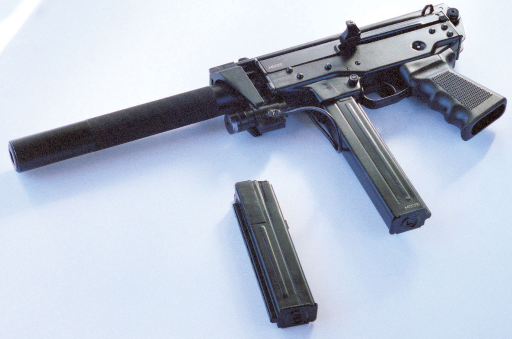 Submachine gun