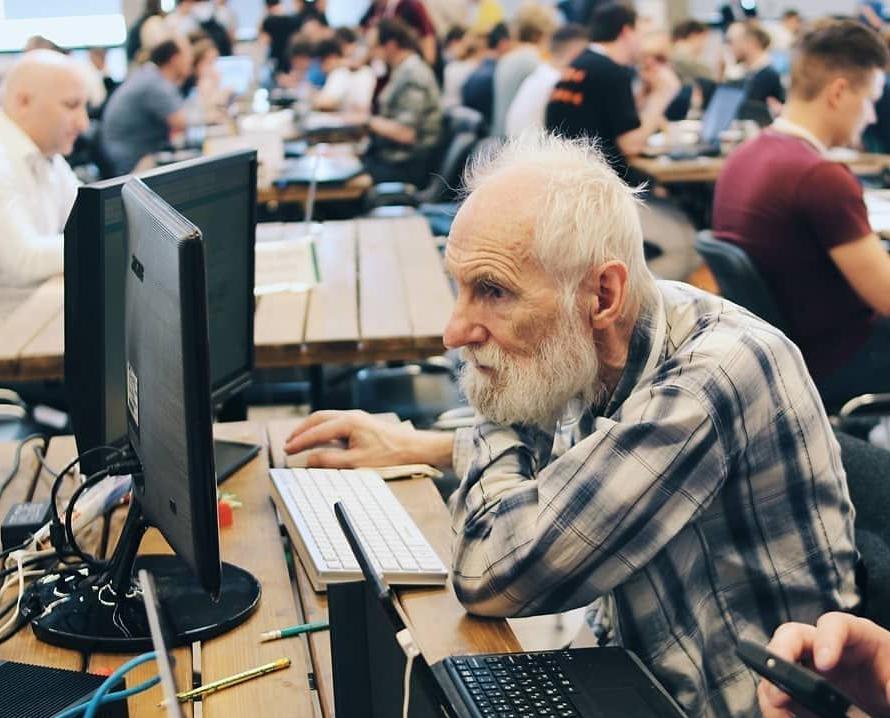 Евгений Полищук. СПБ.  Возраст - 76 !   Финалист конкурса в области IT-технологий «Цифровой прорыв»