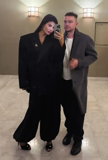 Александр Петров с женой Викторией, Светлана Бондарчук с мужем Сергеем Харченко и беременная Катерина Шпица посетили премию МХТ Александр, Катерина, Бондарчук, Шпица, Светлана, Викторией, позировала, Петров, женой, посетили, которую, прошла, Канделаки, мехах, Алексей, любви, Королёк, фильма, премьера, имени