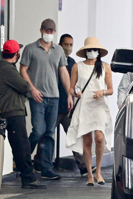 Вышли из тени: Меган Маркл и принц Гарри впервые с начала карантина замечены в Лос-Анджелесе Вышли из тени: Меган Маркл и принц Гарри впервые с начала карантина замечены в Лос-Анджелесе Монархи,Британские монархи