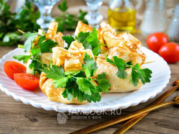 Мешочки из блинов с курицей, рецепт с фото