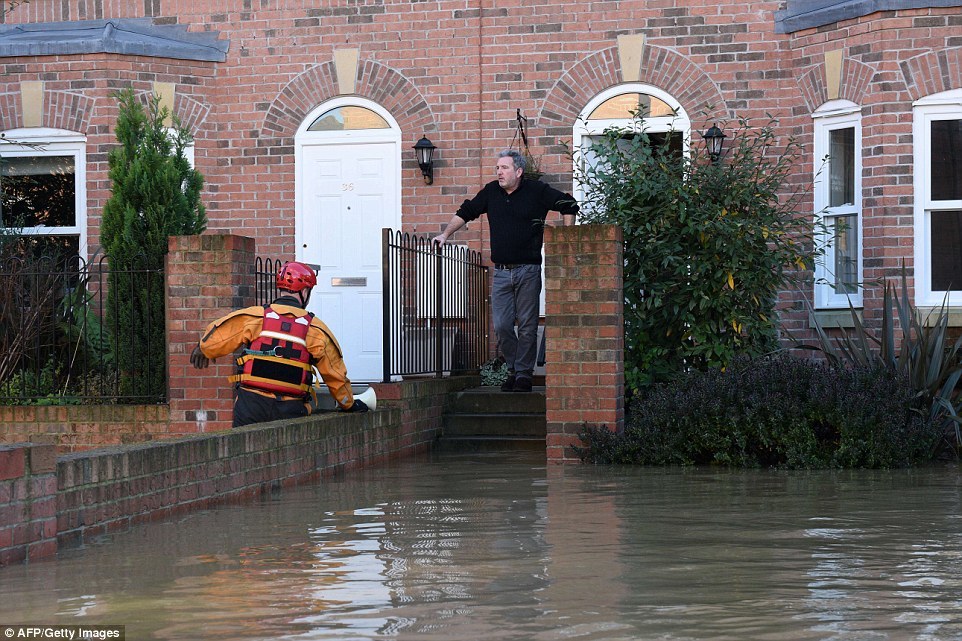 Наводнение подпортило англичанам рождественские праздники