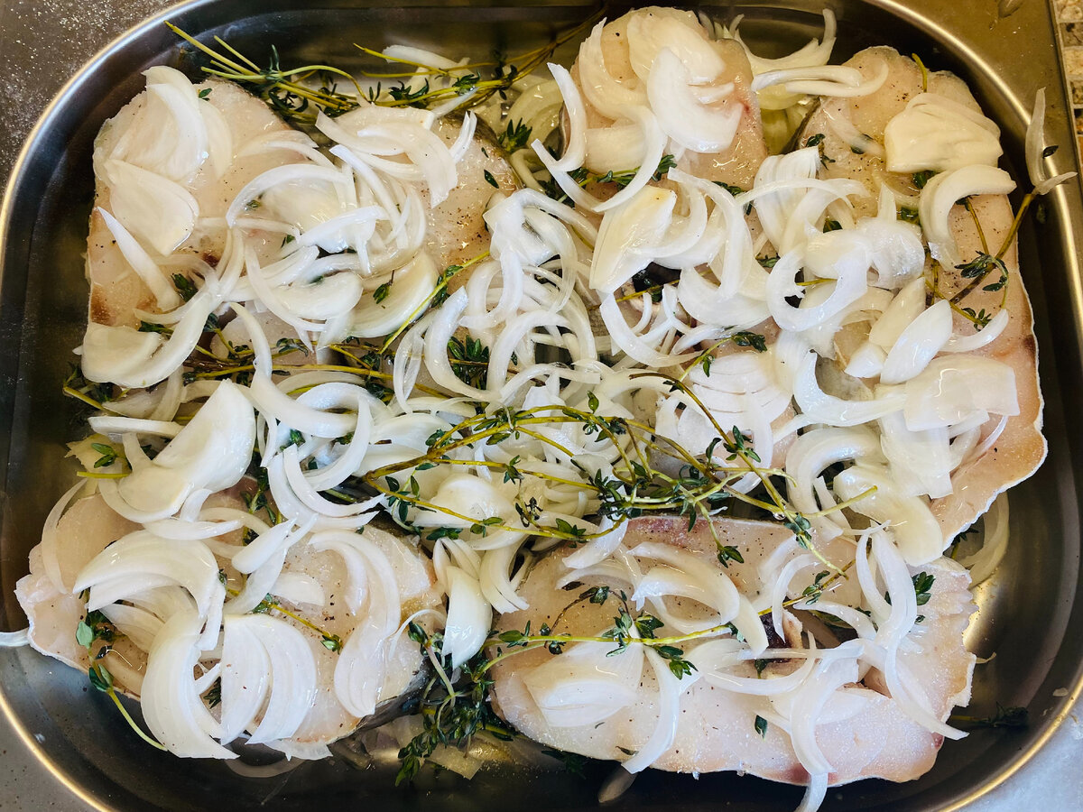 Решили отправиться на дачу и приготовить что-то вкусное на мангале помимо шашлыка. Жена возжелала какую-нибудь белую рыбу, и я решил взять треску.-3