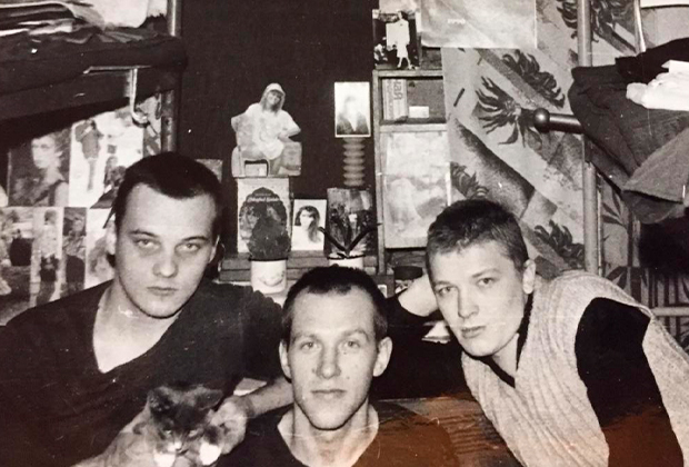 Слева направо: арестант с котом Пузырем, Михаил Орский и Бубль