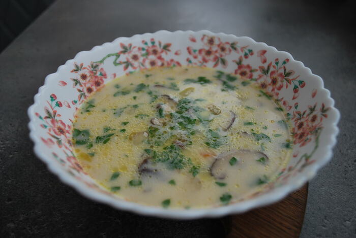 Сырный суп из шиитаке можно, сливочный, добавим, картофель, настой, добавляем, мусор, может, грибов, оставшийся, Шиитаке, добавить, аккуратно, нарезанный, маслаДобавляем, растительного, сливочного, смеси, кастрюле, заливаем