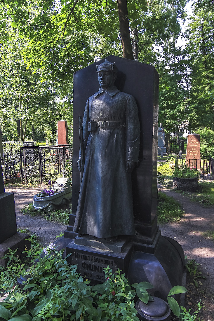 Петербургский некрополь. Александро-Невская Лавра в Санкт-Петербурге некрополь. Кладбище Александро-Невской Лавры в Санкт-Петербурге. Некрополь Александро-Невской Лавры. Кладбище в Александро-Невской Лавре.