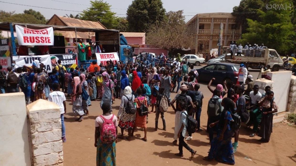 Жители Мали организовали митинг в поддержку армии и сотрудничества с Россией