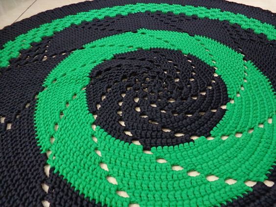 Впереди долгая зима, можно навязать ковриков. Например таких. Впереди долгая зима, можно навязать ковриков. Например таких. handmake,вязание,поделки своими руками