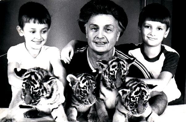 Волшебные тигры : воспоминания учителя СССР