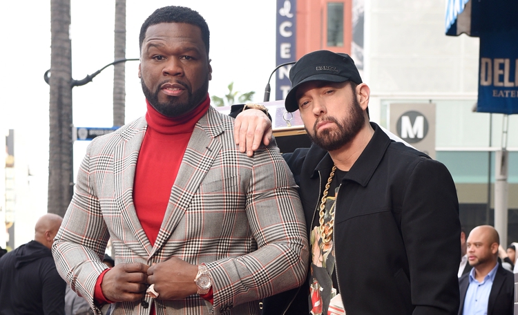 Первый выход за два года: Эминем поддержал рэпера 50 Cent на вручении именной звезды на Аллее славы в Голливуде