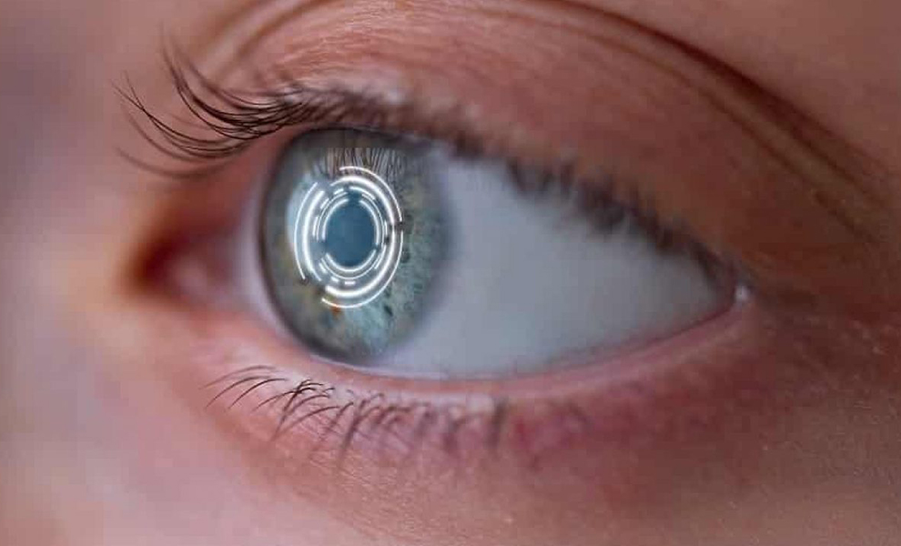 Ученые показали контактные линзы, которые могут втрое увеличить картинку. Они работают как бинокль