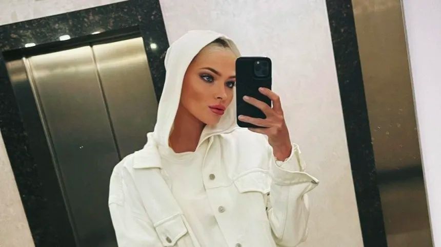 Алена Шишкова хочет вернуть первозданный вид своей груди