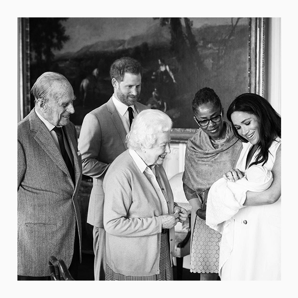 Филипп, герцог Эдинбургский, королева Елизавета II, герцоги Сассекские Меган и Гарри с сыном Арчи