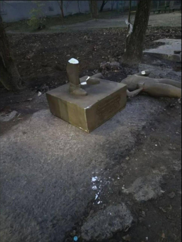 памятник Павлу Деревянко в Таганроге