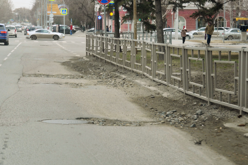 Разрушение дороги на ул. Молодёжной / Фото: Екатерина Смолихина