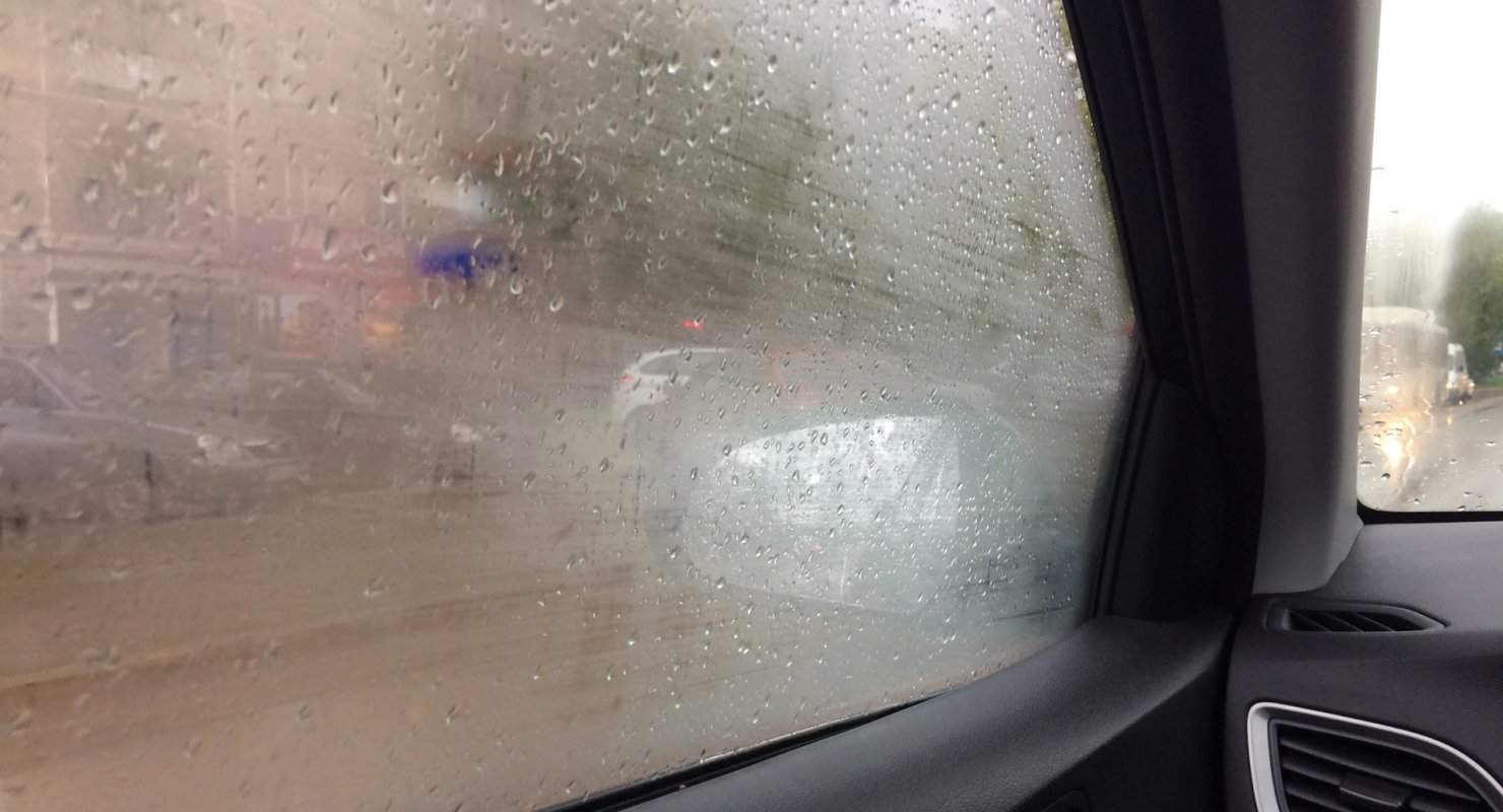 Причины запотевания стекол автомобиля и способы их устранения