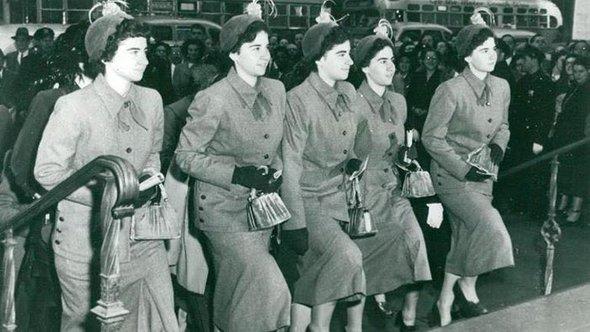 «Нас выставляли как животных в зоопарке»: история уникальных пятерняшек — сестер Дион, которых отец продал за 0 тыс. девочки, ОливЭдуард, девочек, сестры, близняшек, чтобы, Эльзир, дочерей, детей, фактически, стали, девушки, которые, несмотря, версии, родители, появились, чудом, контракт, время