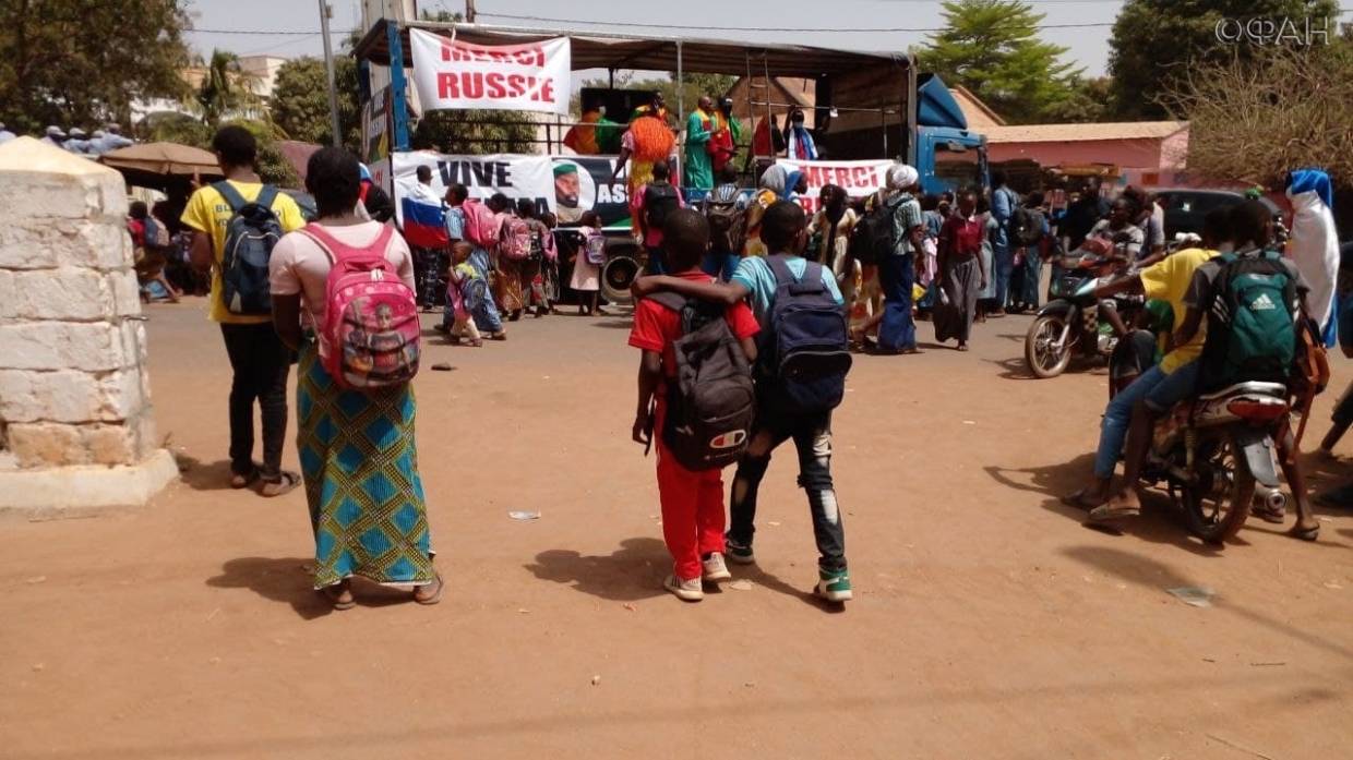 Жители Мали организовали митинг в поддержку армии и сотрудничества с Россией