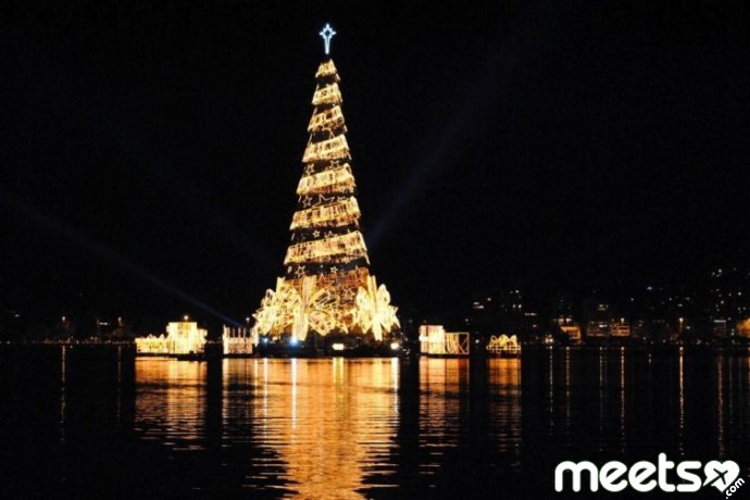 golden christmas tree