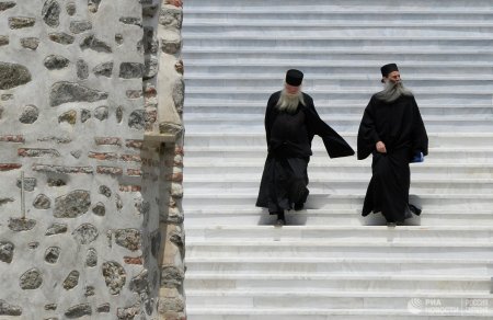 Делегацию "новой церкви" Украины не пустили в афонские монастыри