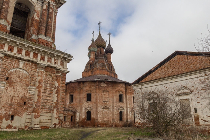 Неизвестная Россия: Заброшенная церковь XVIII века в деревне Курба с уникальными фресками ярославских мастеров 