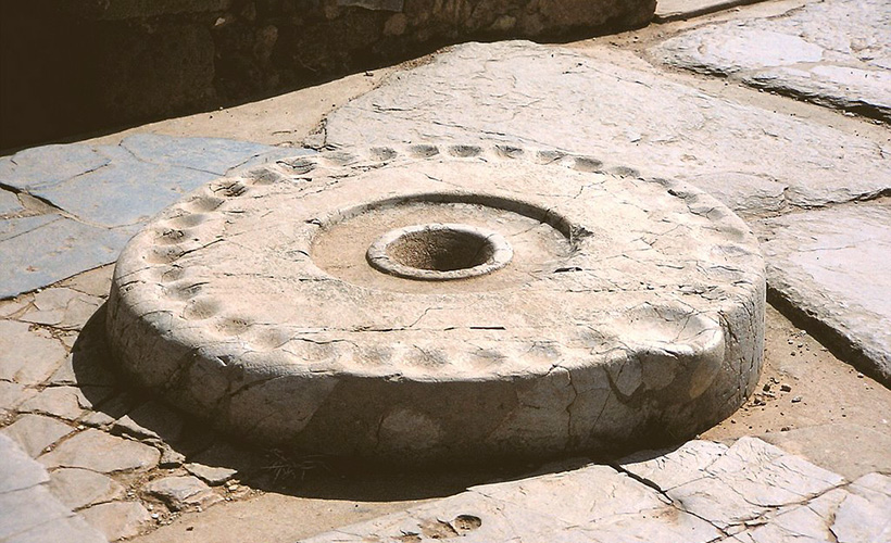Каменный диск из Малии