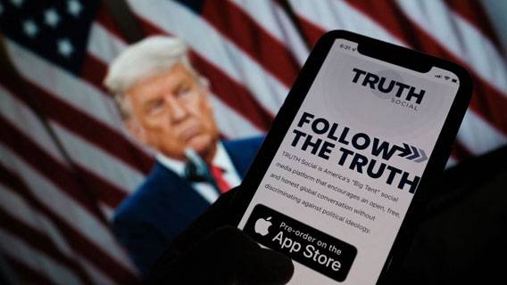 В App Store стала доступна социальная сеть Трампа