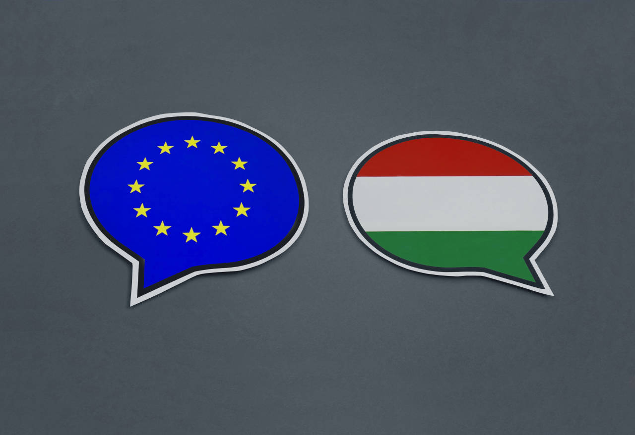 Еврокомиссия потребовала Венгрию объясниться за упрощённую выдачу виз русским