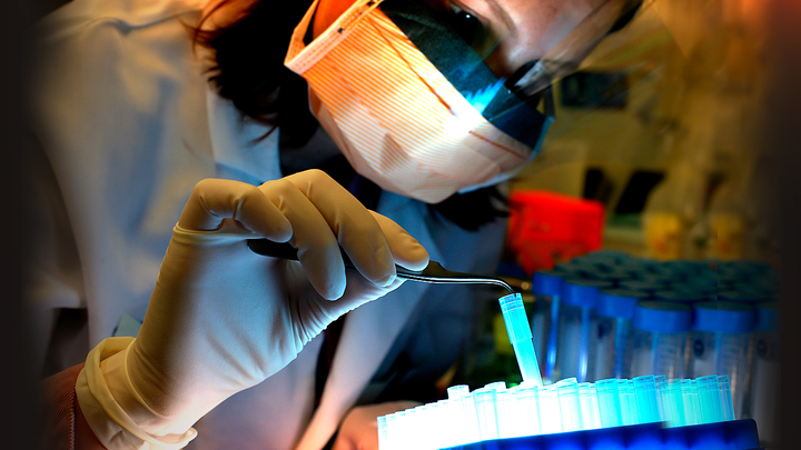 РАК В ВАКЦИНАХ? СДЕЛАВШИЕ СЕНСАЦИОННОЕ ОТКРЫТИЕ ВРАЧИ В США НАЙДЕНЫ МЁРТВЫМИ