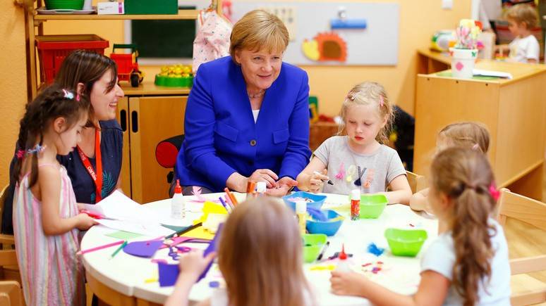 Handelsblatt предупредил: ЕС окажется за «детским столом» мировой политики