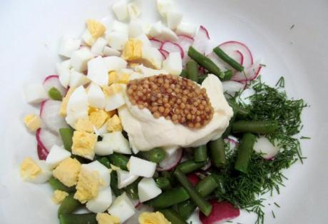 Салат с редисом и фасолью