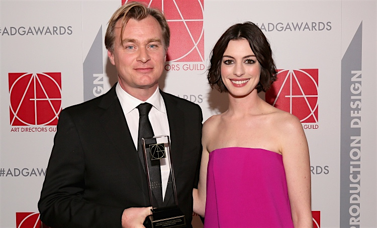 Энн Хэтэуэй рассказала о необычных съемках у Кристофера Нолана: "На его площадке нет стульев и никто никогда не сидит"